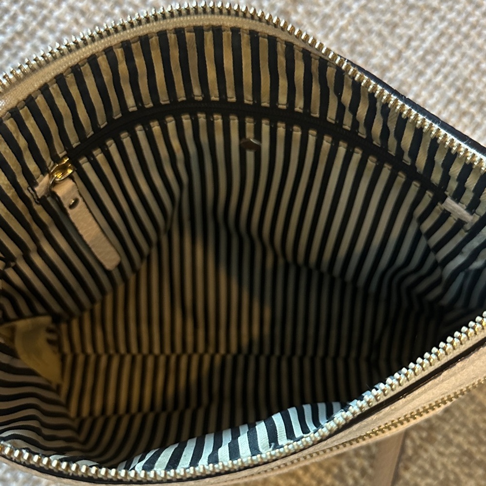 Kate Spade Ivory Crossbody Purse Great Condition!✨ - Picture 8 of 12